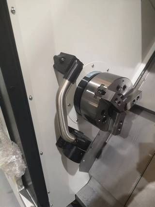 KMT KTL60/500  Система измерения инструмента Renishaw  Привязка инструмента производится не по детали - «по первой стружке», что является потерей времени в общем цикле изготовления детали (привязка, измерение, корректировка), а при помощи специаль...